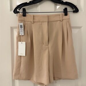 Wilfred Women's Tan Shorts 7in Inseam
